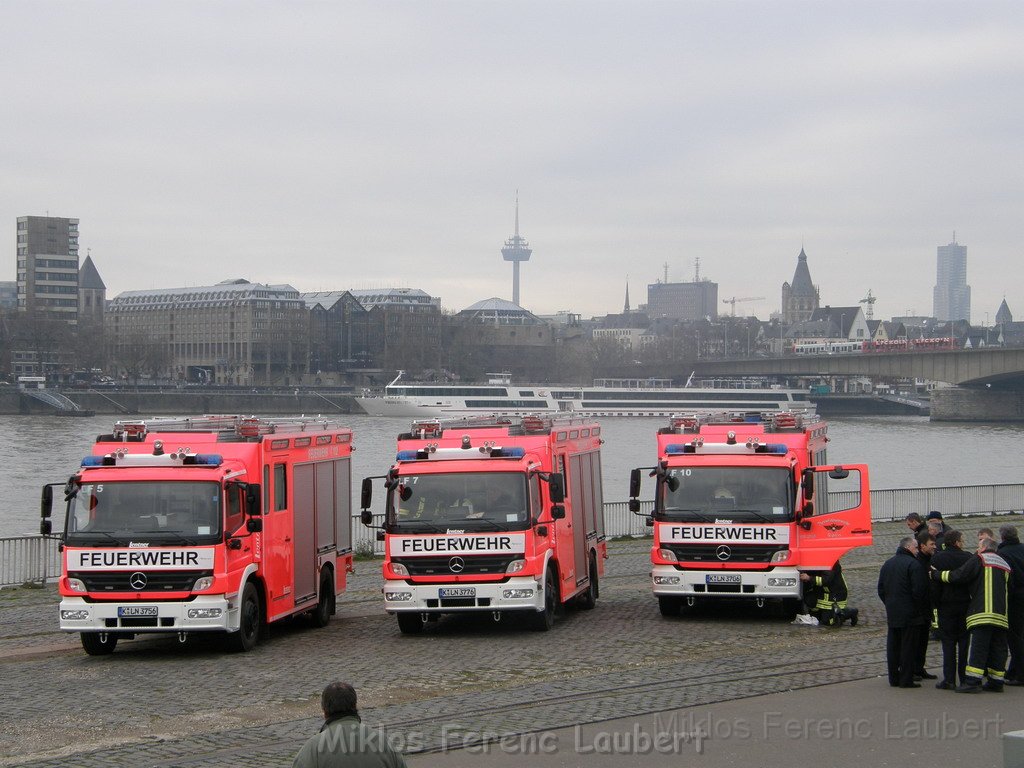 Neue LF`s fuer Koeln Uebergabe in Koeln Deutz an den Wachen  P048.JPG